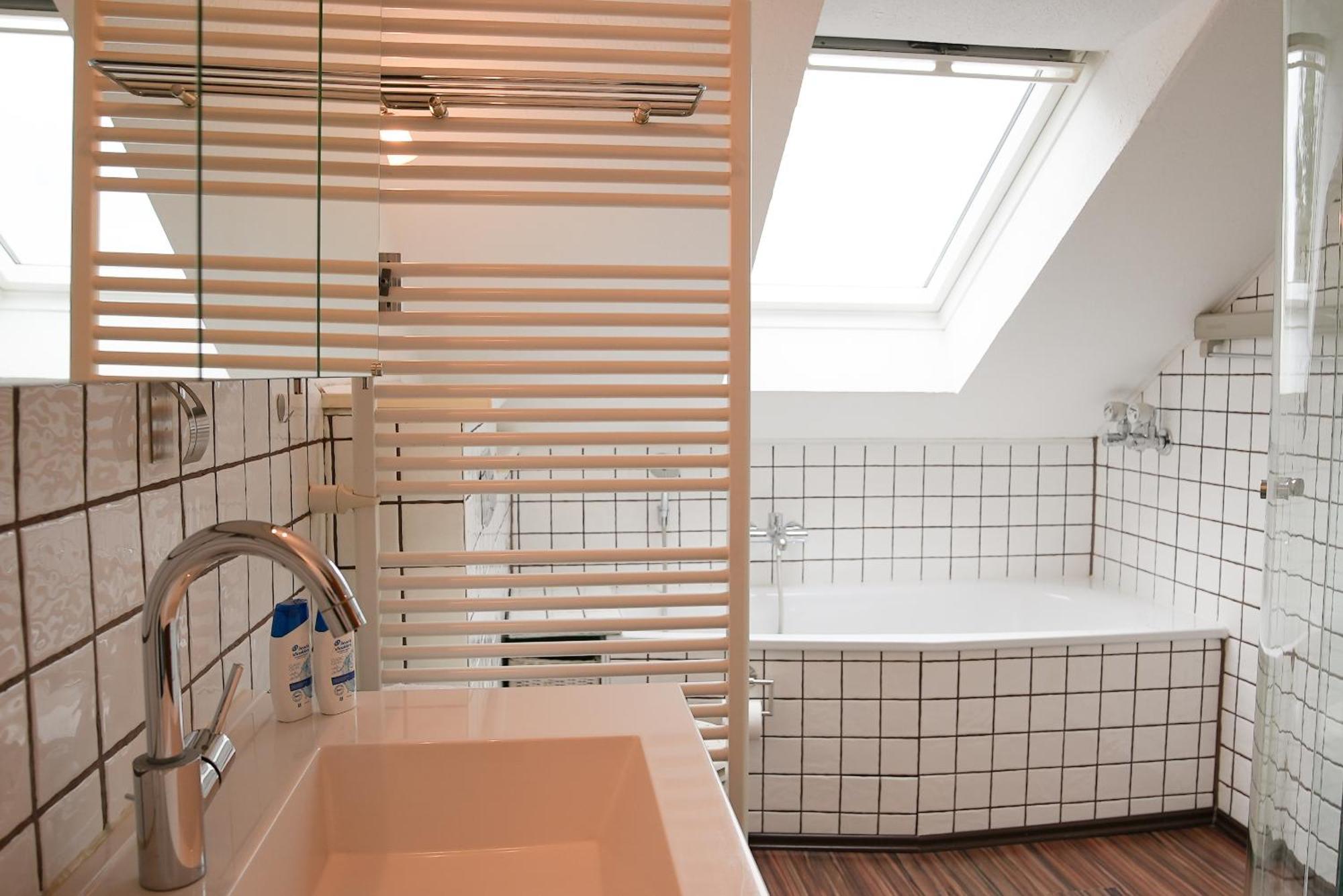 Remark Studios - Wohnung Fuer 6 In Grossburgwedel Экстерьер фото