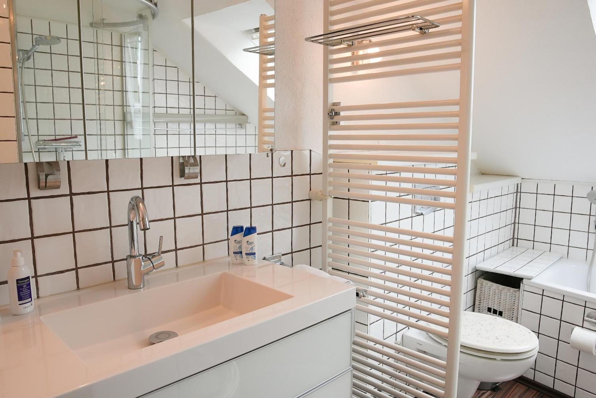 Remark Studios - Wohnung Fuer 6 In Grossburgwedel Экстерьер фото